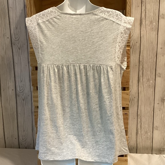 NWT Gap Ladies Gray Tank with Lace Trim Size Small - Picture 2 of 4